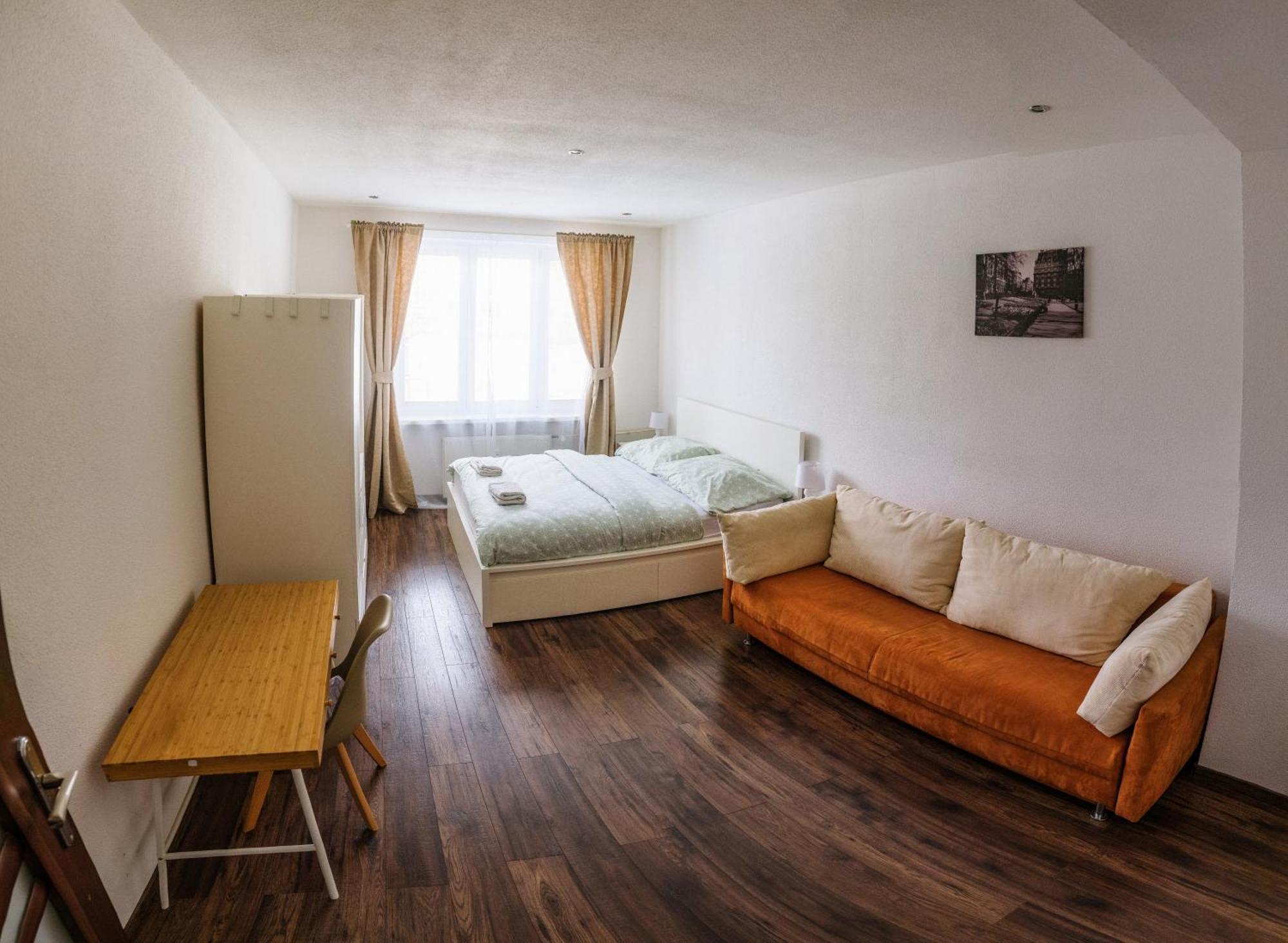 Milde'S Apartment Near The City Center - Hospodarska Street Nagyszombat Kültér fotó
